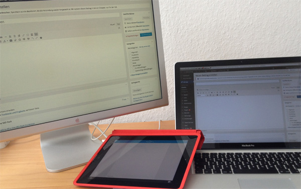 Rechner, MacBook, iPad: alle mit geöffnetem WordPress